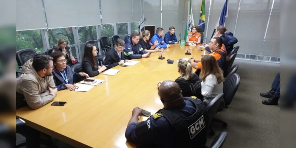 Medidas foram decididas em reunião emergencial na tarde desta sexta-feira