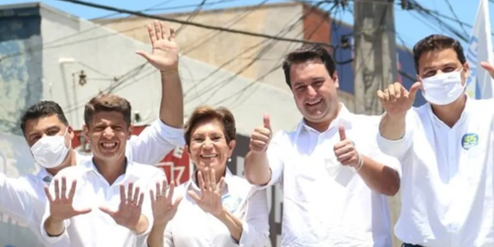 Elizabeth em campanha ao lado de Ratinho e o capitão Saulo, seu live, com apoio dos irmãos Marcelo Rangel e Sandro Alex