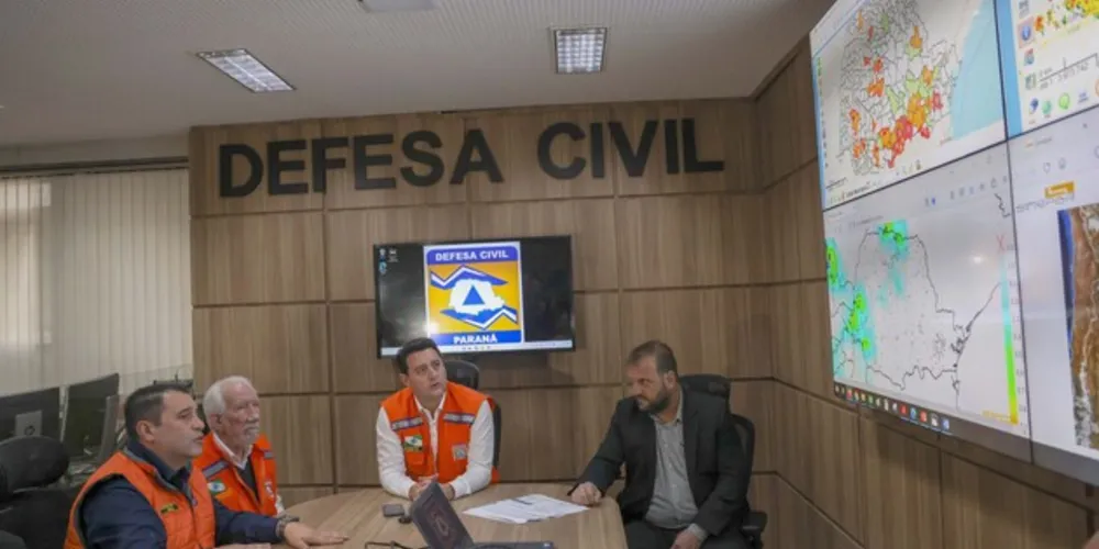 Governador Ratinho Júnior monitora pontos do Estado afetados pela chuva