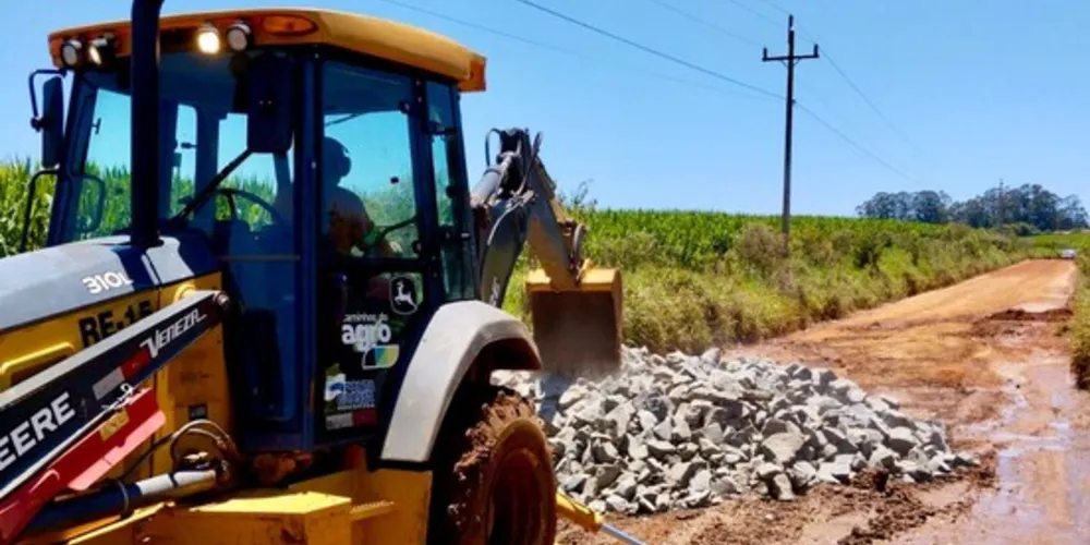 Na Estrada do Alagados, a interdição temporária começou na manhã de quinta-feira (2)