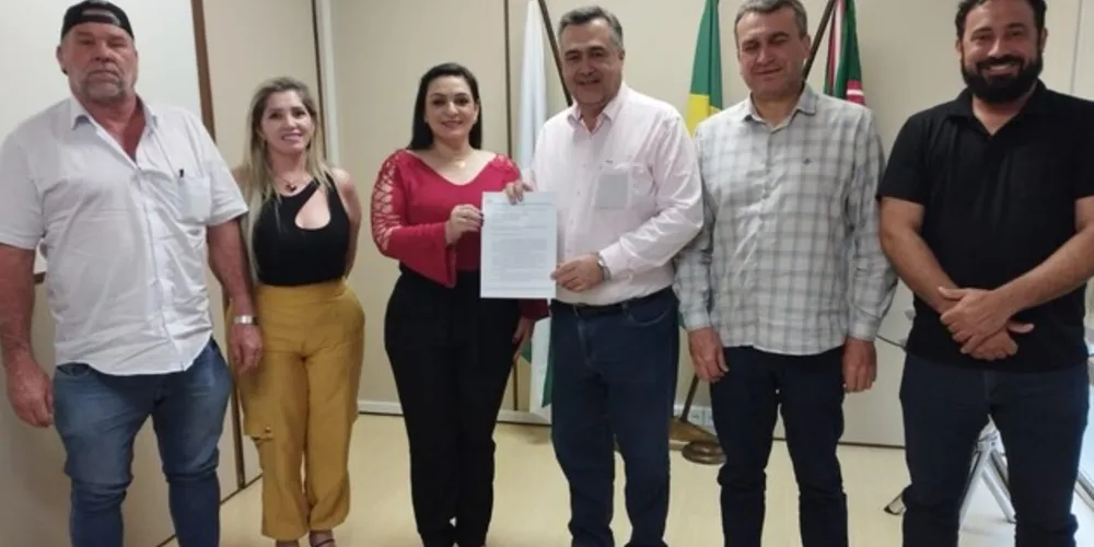 Beto Preto e prefeitos da AMCG durante reunião em setembro