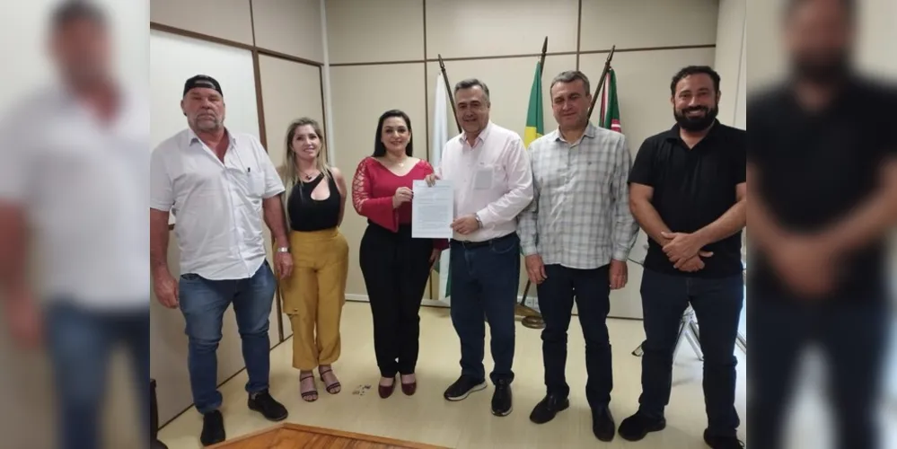 Beto Preto e prefeitos da AMCG durante reunião em setembro