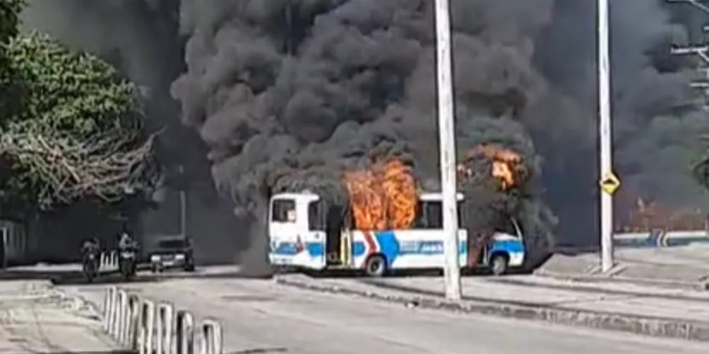 Até esta noite, 35 ônibus foram incendiados na Zona Oeste