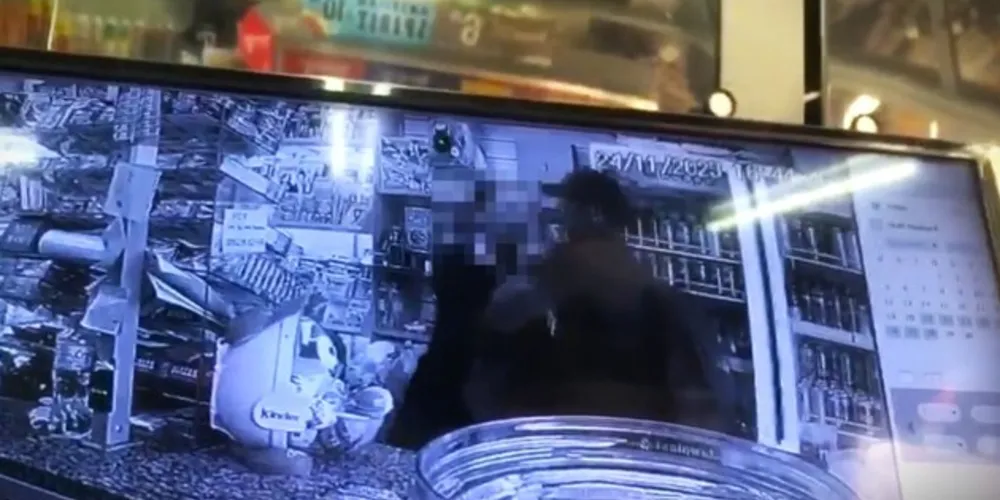 Imagem de segurança flagrou a ação violente, em Ponta Grossa