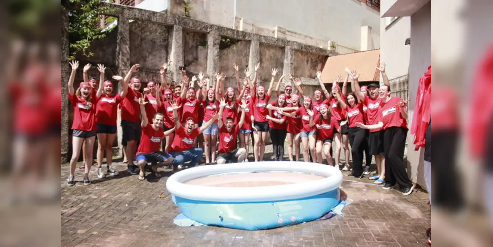 Estudantes fizeram grande comemoração nesta terça-feira (5)