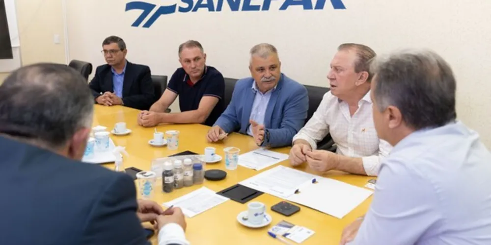 O prefeito Jorge Derbli participou da assinatura do convênio entre a Prefeitura e a Sanepar
