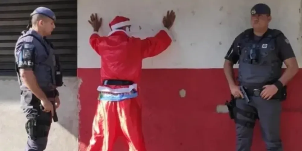 Segundo os PMs, Papai Noel estava agitado durante abordagem