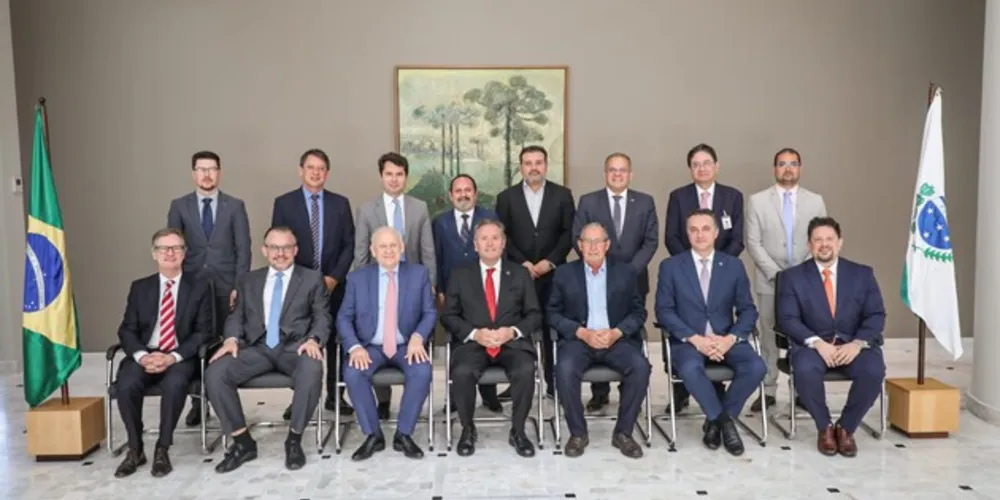 Comitiva de Sengés pleiteia construção do novo Fórum da Comarca no TJ