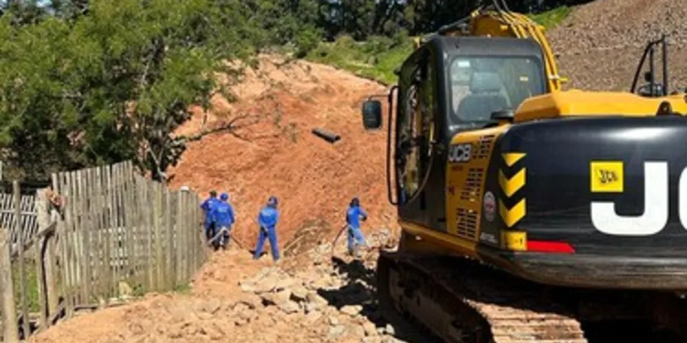 Superintendência de Habitação acompanha obras de restauro da linha férrea e atende moradores das proximidades