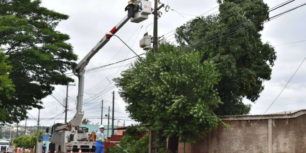 Aproximadamente 1 mil profissionais estão trabalhando nos locais afetados