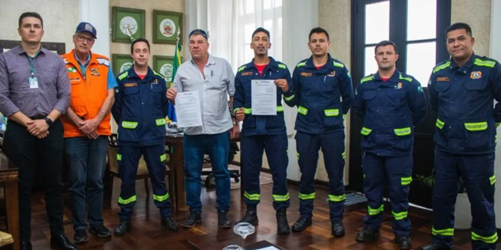 O Prefeito de Tibagi, Artur Butina, sancionou na última segunda-feira (27) a Lei nº 3.083 que e institui e regulamenta a jornada de trabalho no regime de 24x72 horas