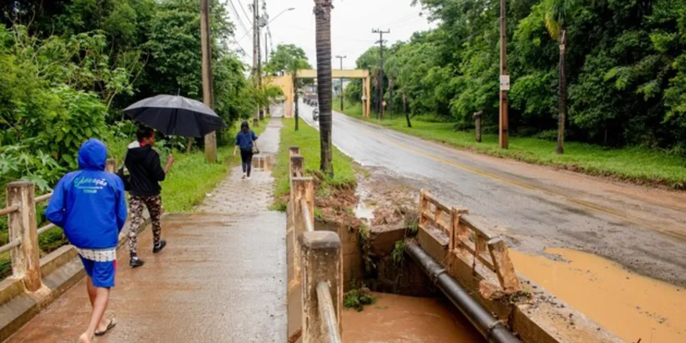 Desta vez, o grande volume de chuvas elevou em muito o nível de córregos e arroios nos distritos do município