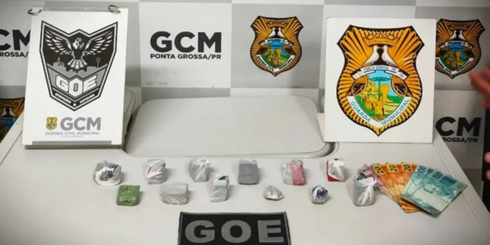 Drogas e quantia em dinheiro foi apreendida pela Guarda Civil Municipal
