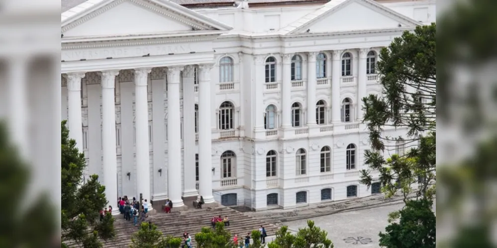 A Universidade Federal do Paraná (UFPR) decidiu nesta sexta-feira (29) expulsar o estudante José Almir da Luz Júnior do curso de Direito