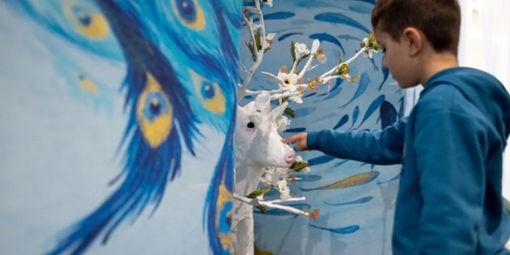 A instalação surgiu como uma forma de traduzir em expressões artísticas os sentimentos e vivências das crianças e adolescentes com Transtorno do Espectro Autista (TEA)