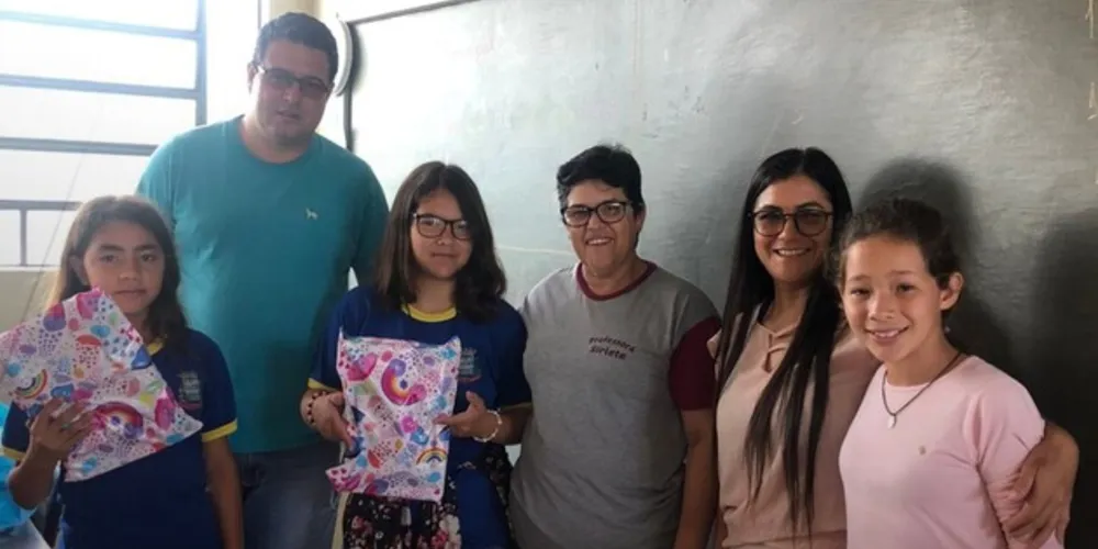 a Secretaria de Meio Ambiente e a Reciclagem Franco premiaram os três alunos que mais reciclaram