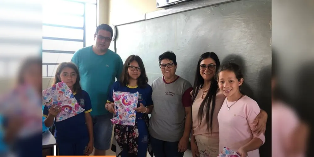 a Secretaria de Meio Ambiente e a Reciclagem Franco premiaram os três alunos que mais reciclaram