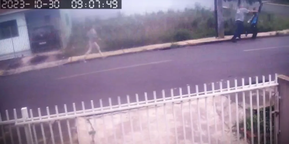 Vítima foi derrubada e agredida em via pública de Carambeí
