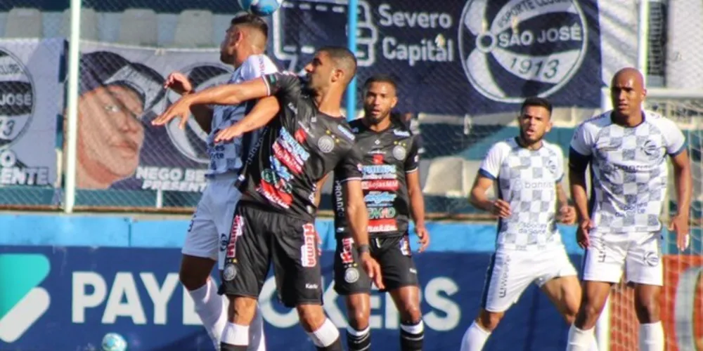 Confronto foi no gramado sintético do estádio Passo d'Areia