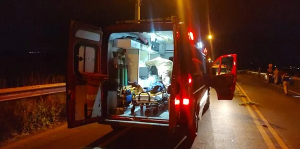 Homem foi atendido por equipes do Samu e Corpo de Bombeiros