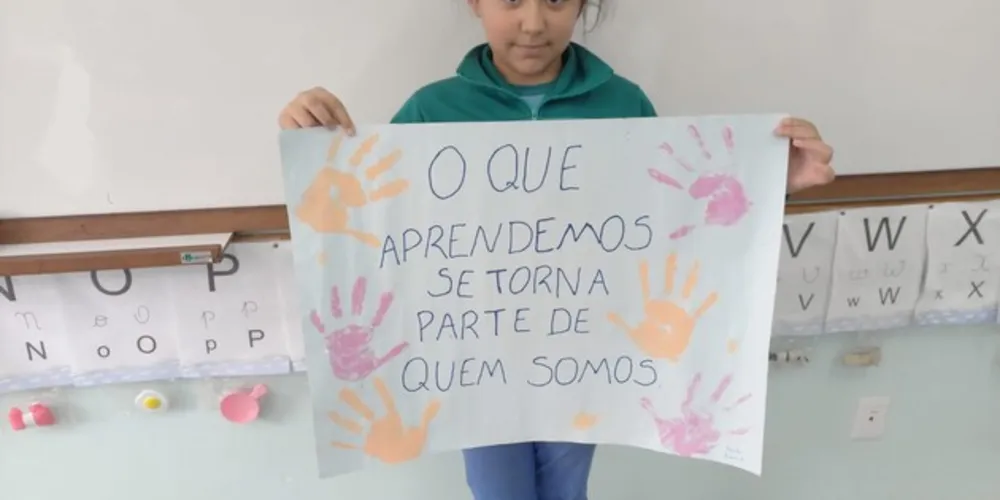 Professor destaca belos trabalhos e ótimas redações da turma