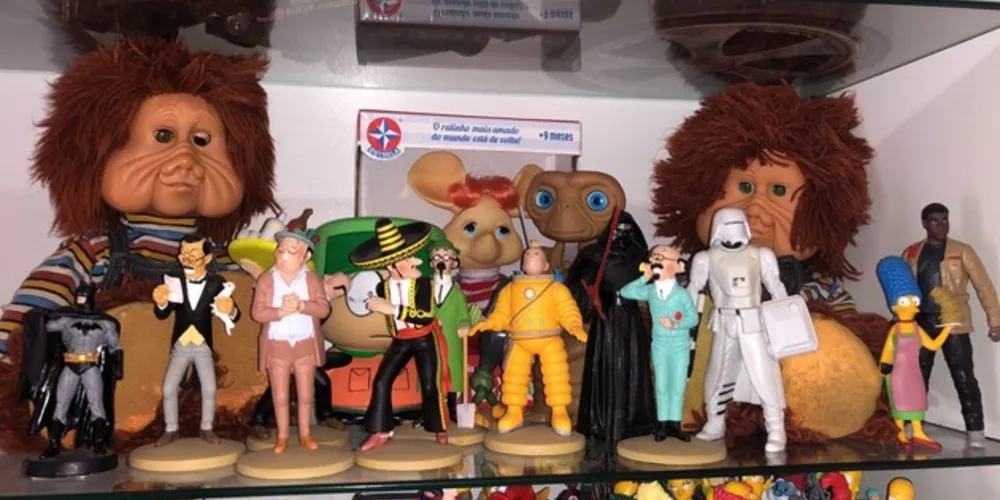 A programação conta com venda e exposição de miniaturas, itens antigos, retro games, vinil e bonecos