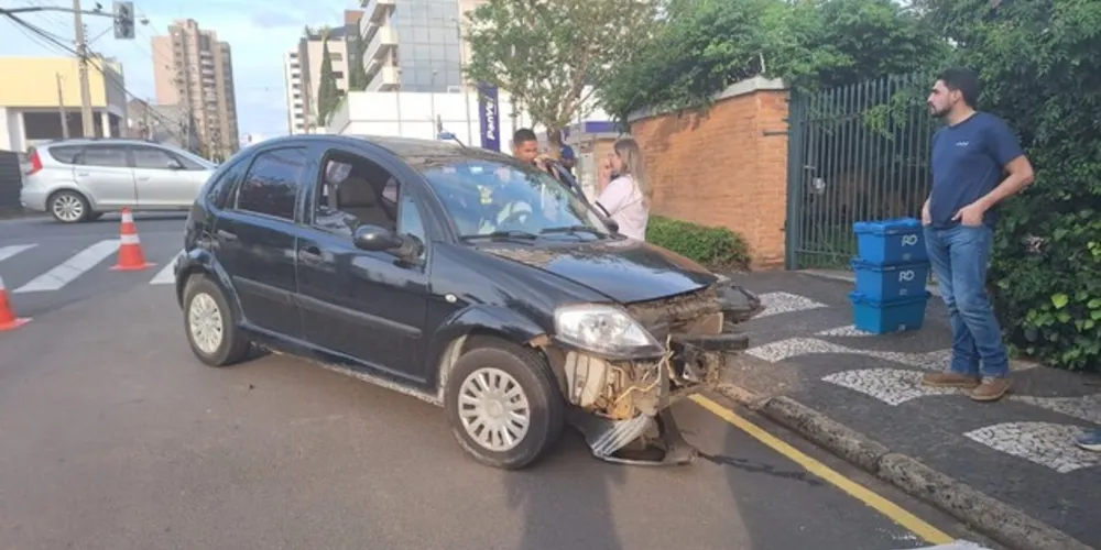 Acidente envolveu um Citroën C3 e um Citroën C4