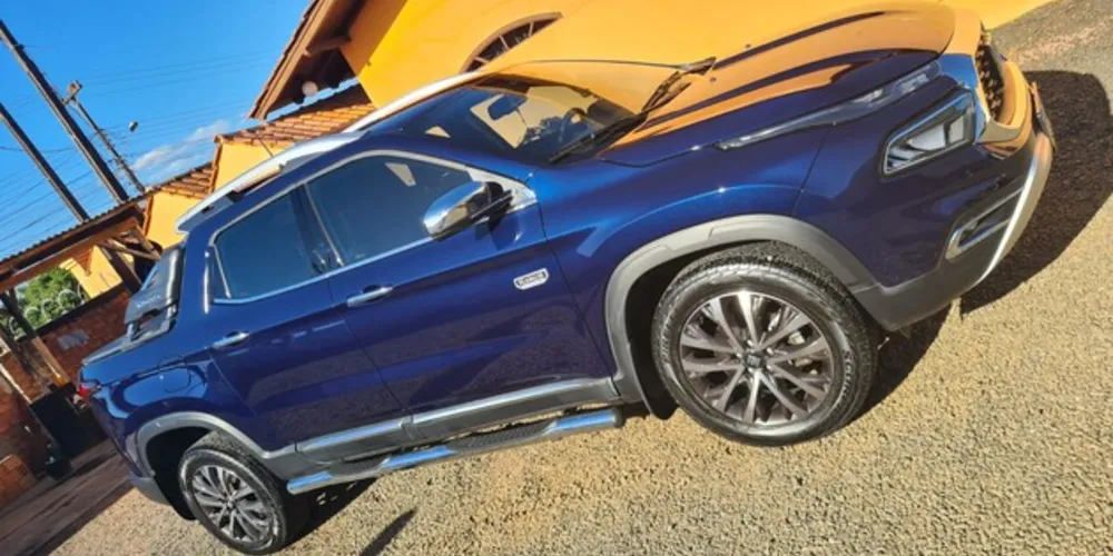 Fiat Toro que estava na garagem da residência foi furtada