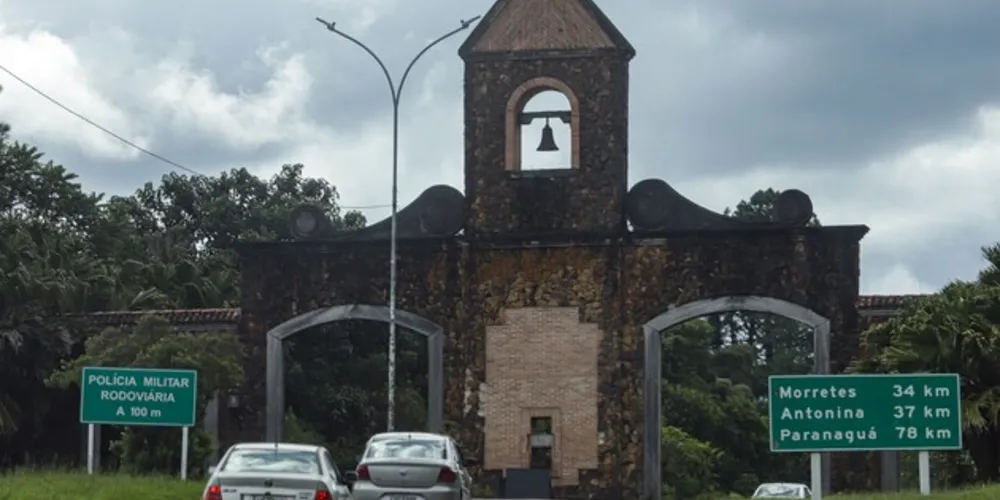 Não há previsão de reabertura no momento, dada a expectativa de continuidade das chuvas pelos próximos dias