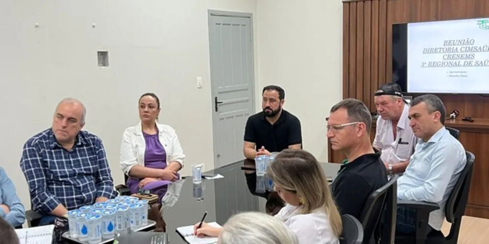 Participaram do encontro os prefeitos de Piraí do Sul, Henrique Carneiro; de Tibagi, Artur Butina; e de Arapoti, Irani Barros, que também é presidente do CimSaúde