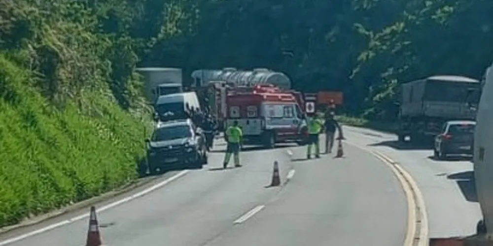 A Polícia Rodoviária foi acionada até o local para prestar atendimento, com apoio de equipes de socorro