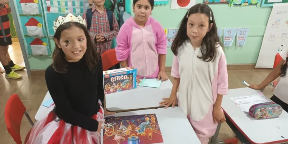 Com a realização de jogos e do dia da fantasia, as crianças participaram ativamente das propostas