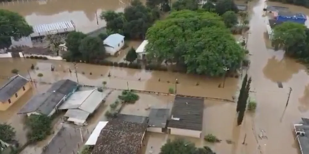 Segundo o município, mais de 300 pessoas já foram afetadas por alagamentos