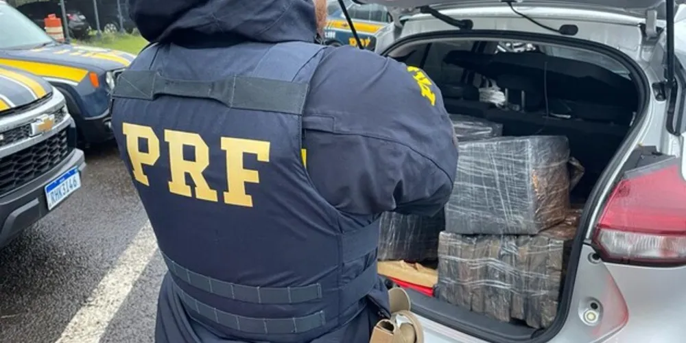 Mais de 500 quilos de entorpecente foram encontrados no automóvel