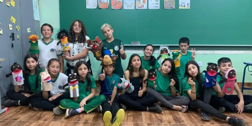 Ao final da dinâmica em sala, os alunos elaboraram apresentações com fantoches