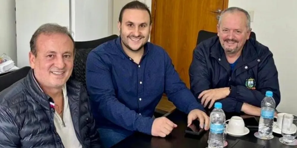 O encontro ocorreu com a presença do prefeito Álvaro Telles, do deputado estadual Moacyr Fadel e de vereadores do município