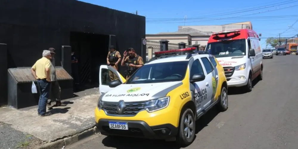 Além das equipes de socorro, tembém estiveram no local agentes da Polícia Militar, da Polícia Científica e do Instituto Médico Legal (IML)