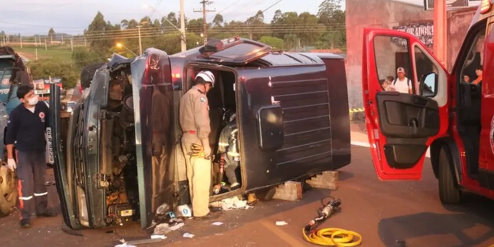 Equipes do Corpo de Bombeiros (Siate), Samu, Polícia Militar, Polícia Científica e Instituto Médico Legal foram acionados