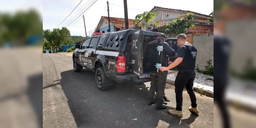 Mandados de busca e apreensão foram cumpridos na manhã deste domingo