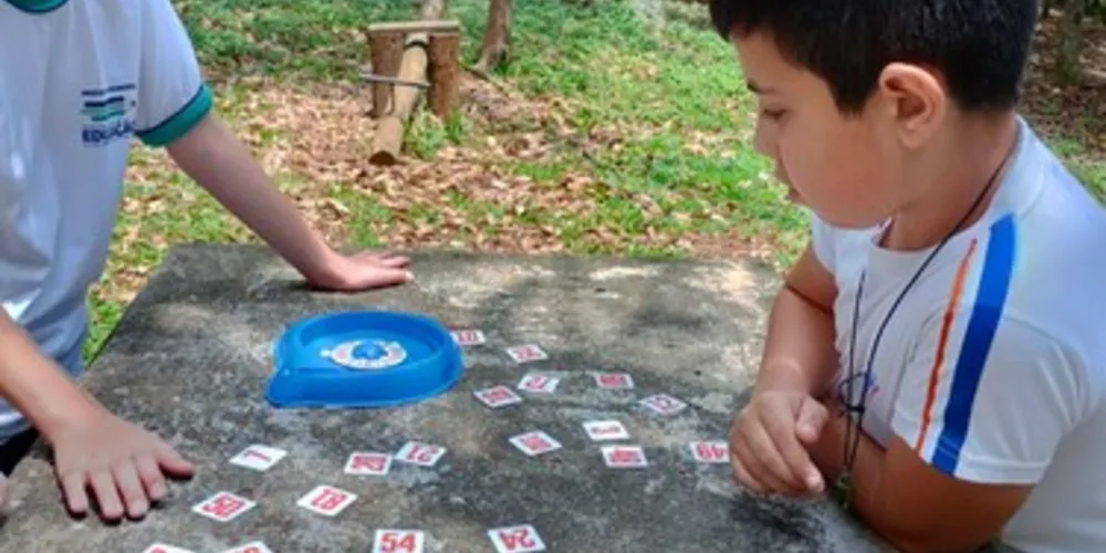 Educadora destaca encantadora e divertida aula, onde alunos aprenderam brincando