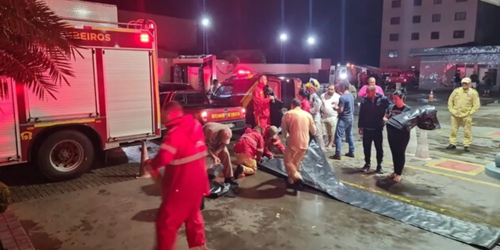 Entrega do material está sendo realizada num posto de combustíveis, na rotatória do Núcleo Santa Paula