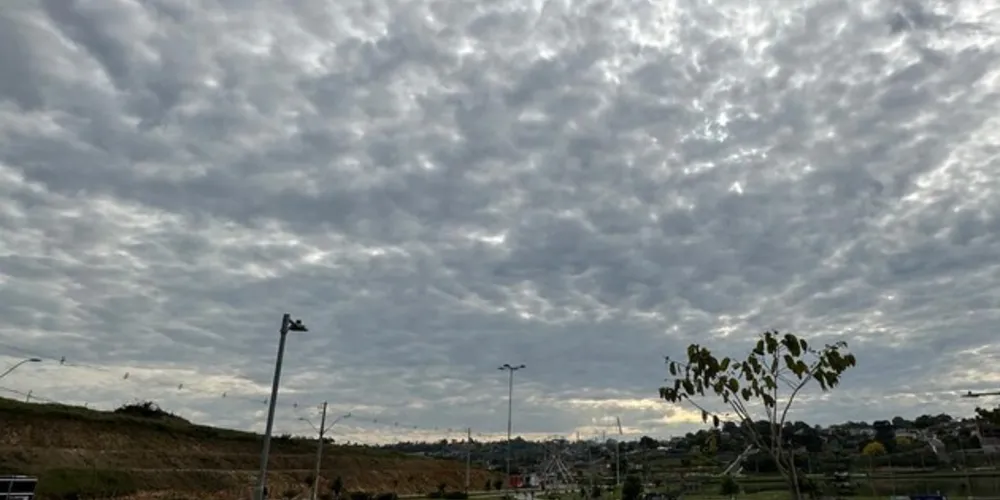 Chuva segue até terça, e a partir de quarta, previsão é de tempo nublado com pancadas de chuva