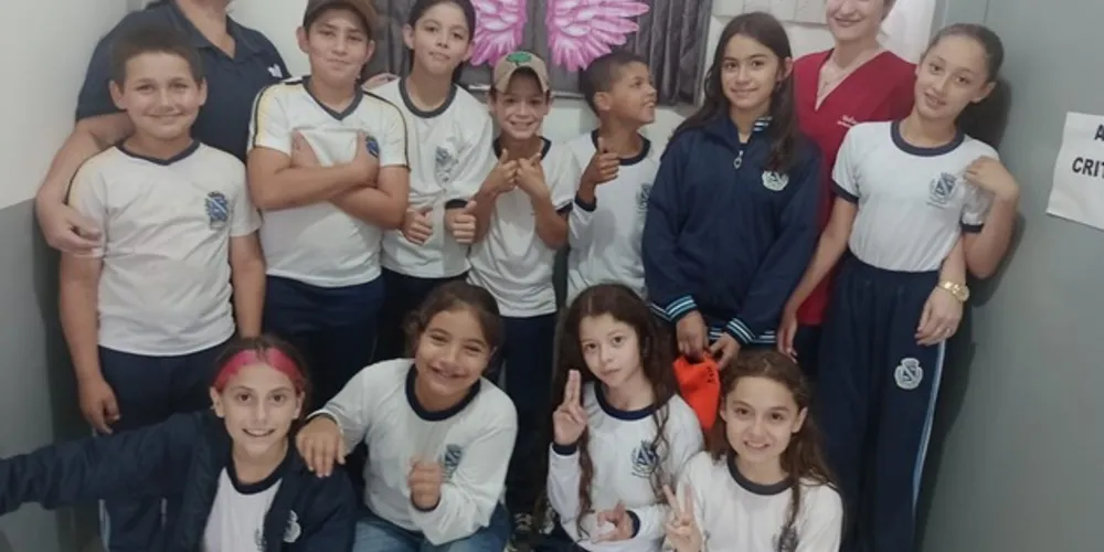 Enfermeira Helaine recebeu educandos e contribuiu para turma ampliar conhecimentos acerca da doença