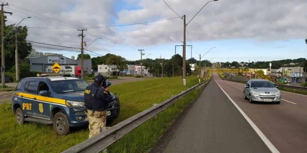 Durante as fiscalizações, 654 motoristas foram flagrados ultrapassando em locais proibidos