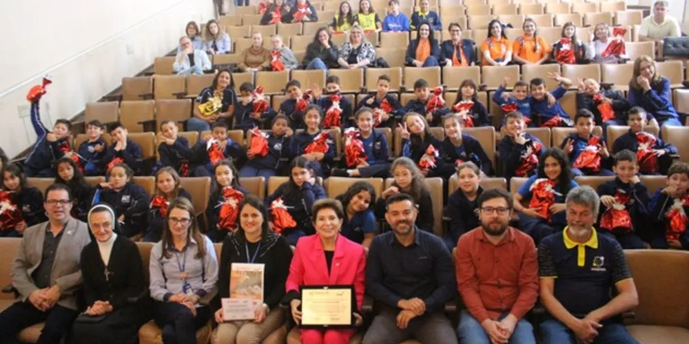 Evento anual premia os melhores trabalhos realizados ao longo do ano letivo e conta com a presença de autoridades locais