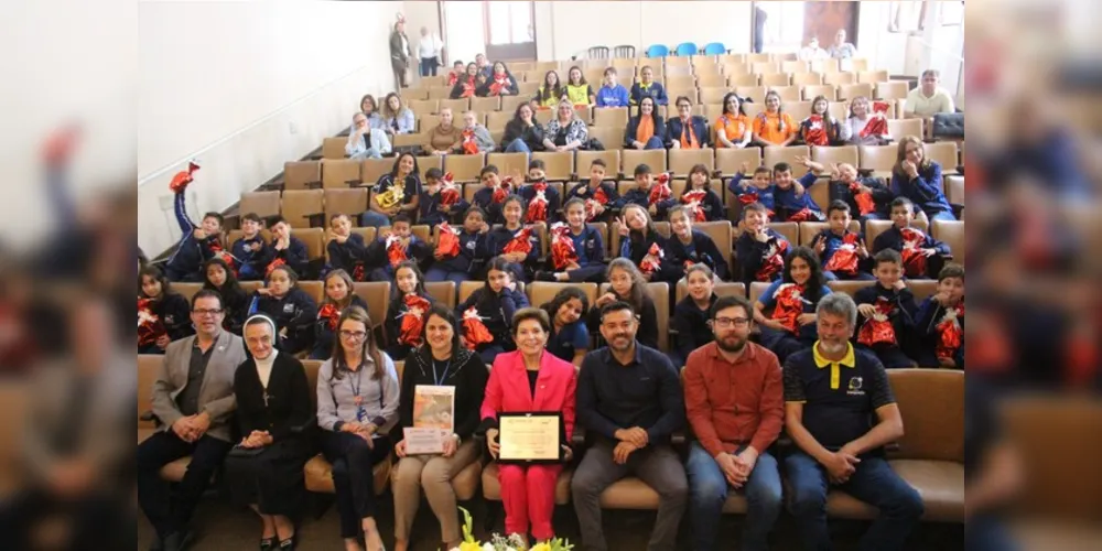 Evento anual premia os melhores trabalhos realizados ao longo do ano letivo e conta com a presença de autoridades locais