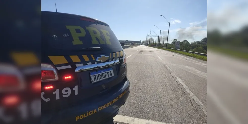 PRF liberou o tráfego no local com um desvio por dentro da praça desativada