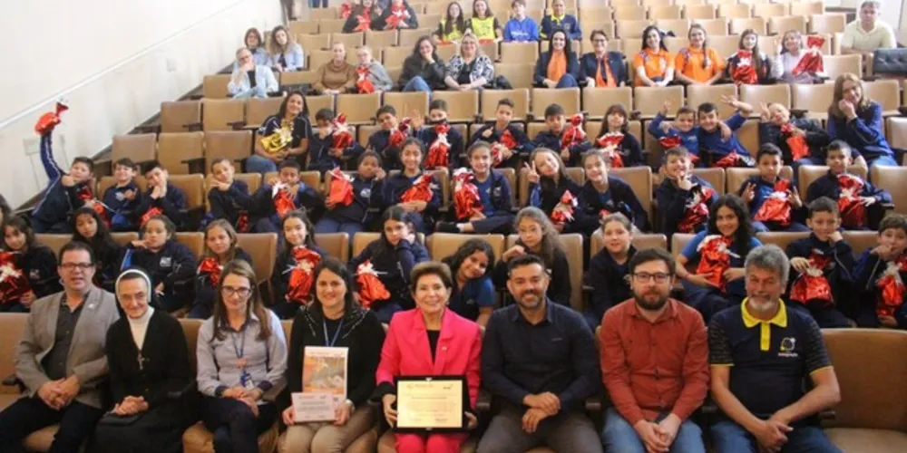 Confira as turmas e alunos premiados no Concurso de Blogues Escolares em 2023. Momento especial no projeto Vamos Ler, o concurso visa reconhecer todo o trabalho e esforço dos participantes ao longo do ano.