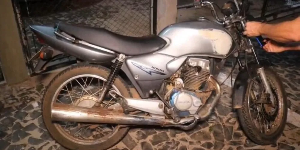 Moto furtada foi deixada no lugar da outra moto