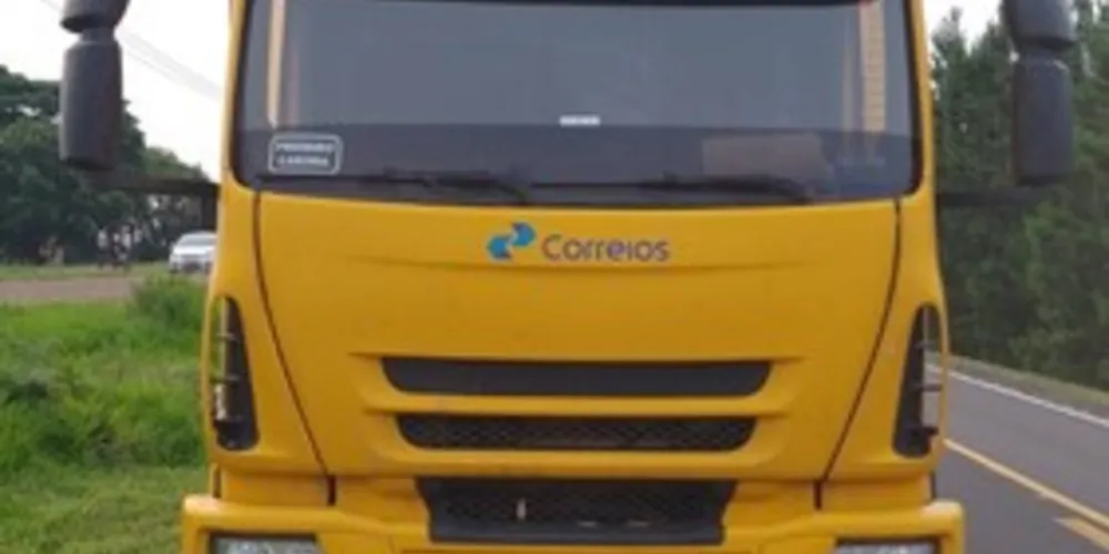 Caminhão dos Correios tem placas de Ponta Grossa